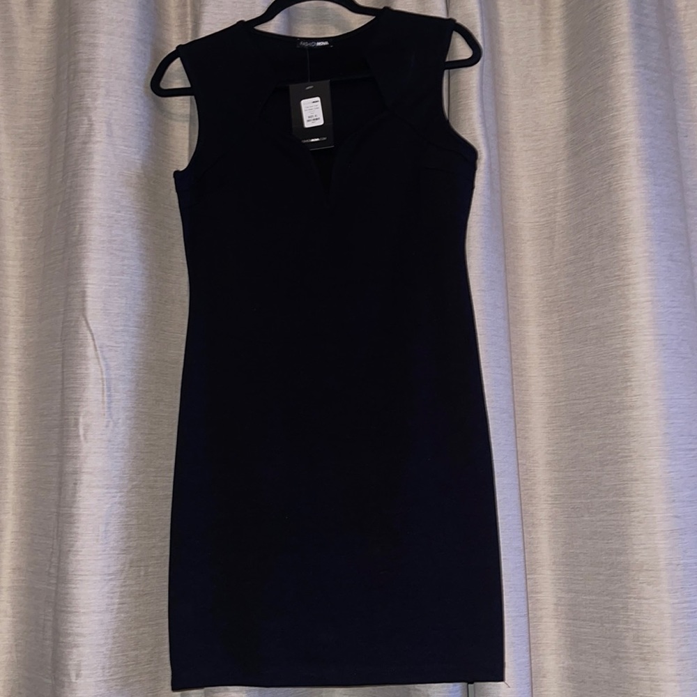 Black Sleeveless V Neck Dress